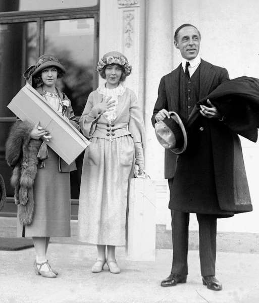 Lillian Gish in a Liberty Loan Appeal