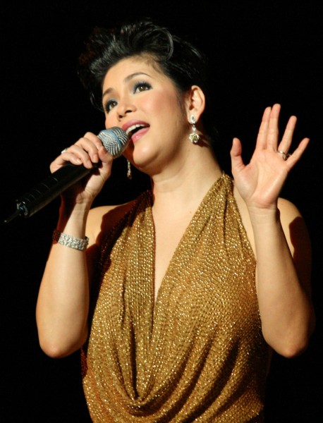 Régine Velásquez