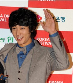 Hyun Woo