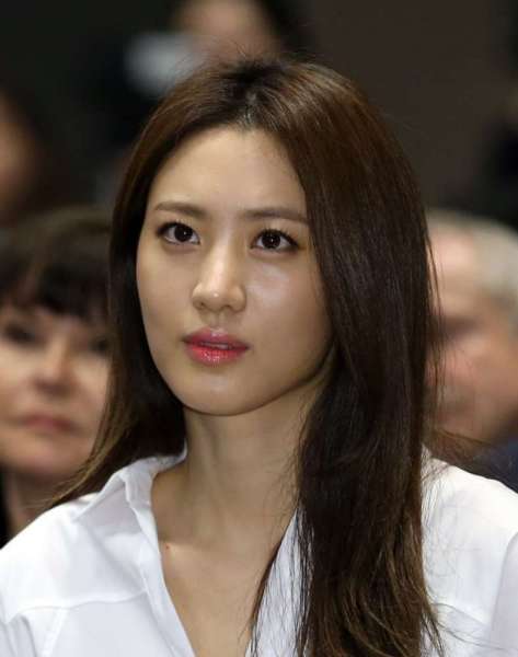 Claudia Kim