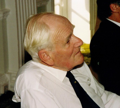 Desmond Llewelyn