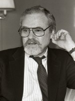 Alan J. Pakula