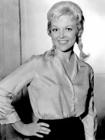 Cynthia Lynn