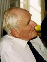 Desmond Llewelyn